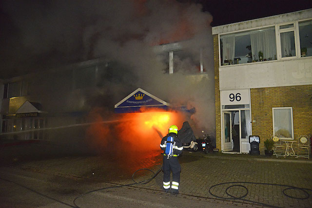 2018/47/20180218-02u05 GB 005 Zeer grote brand Jan van Gentstraat.jpg